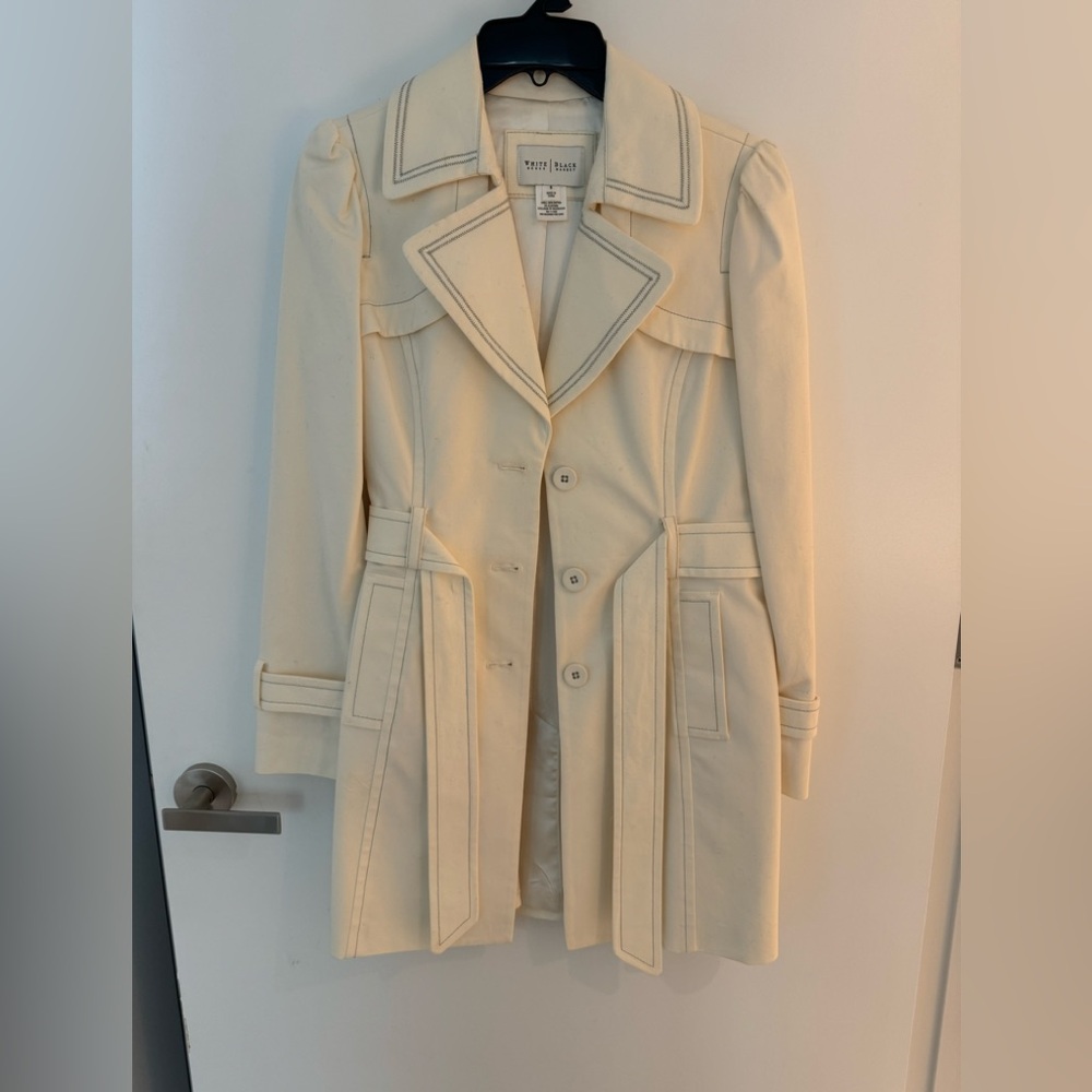 EUC White House Black Market Ivory Trench size Small